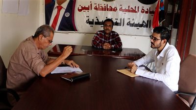 فريق التوجيه الرئاسي يطّلع على نشاط القسمين السياسي والإعلامي بانتقالي زنجبار بأبين