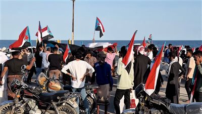 مسيرة بالدراجات النارية والسيارات بمدينة المكلا احتفاء بالذكرى الأكتوبرية