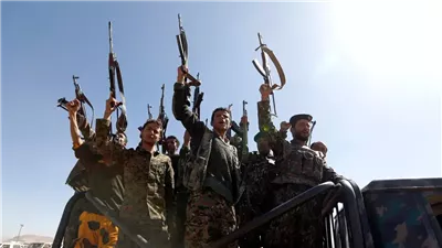 رويترز: الحوثيون يحكمون بالتجويع والقمع.. والمساعدات أداة للابتزاز وتجنيد الأطفال