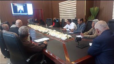 وزير الخدمة المدنية يبحث مع مدراء المكاتب قضايا التوظيف والإصلاح الإداري 