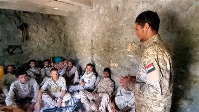 اللواء الثاني مشاة يختتم دورة ميدانية في الإسعافات الأولية بجبهات الضالع