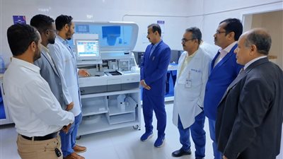 محافظ شبوة يدشن وحدتي الرنين والمقطعية بمستشفى محمد بن زايد في عتق