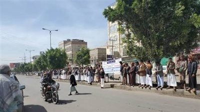 وقفة احتجاجية بصنعاء منددة بمقتل شاب على يد مشرف حوثي