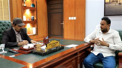  محافظ حضرموت يطلع على خطط تدخلات الطرق الطارئة بالمحافظة