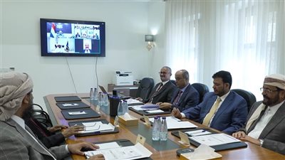 مجلس القيادة يواصل مناقشة الأوضاع الاقتصادية والأمنية ويجدد دعمه للإصلاحات الاقتصادية